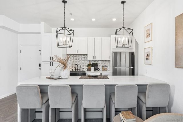 908 G St 17, San Diego, CA 92101