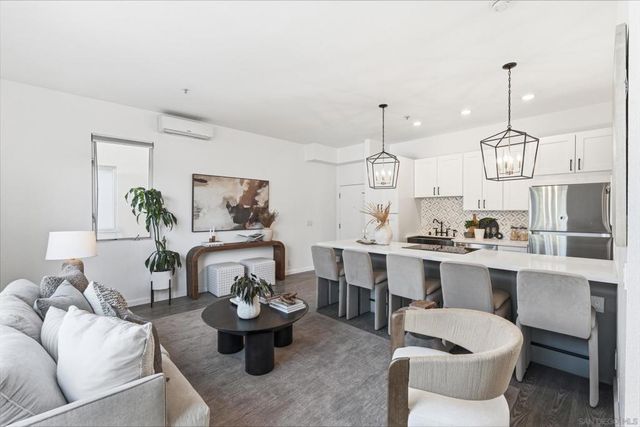 908 G St 17, San Diego, CA 92101