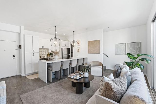 908 G St 17, San Diego, CA 92101