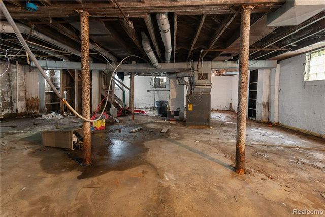 195 W Greendale, Highland Park, MI 48203