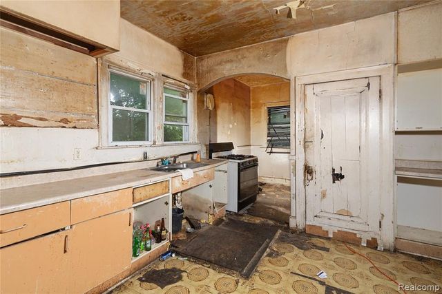 195 W Greendale, Highland Park, MI 48203