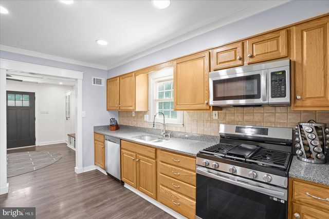2010 LONGVIEW AVE, Baltimore, MD 21237