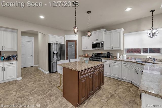 21852 Rio Grande Drive, Macomb, MI 48044