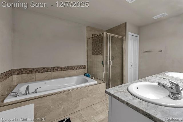 21852 Rio Grande Drive, Macomb, MI 48044
