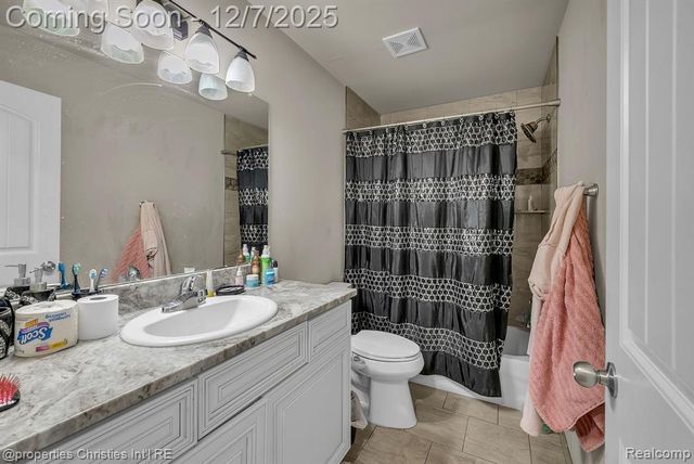 21852 Rio Grande Drive, Macomb, MI 48044