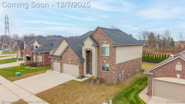 21852 Rio Grande Drive, Macomb, MI 48044