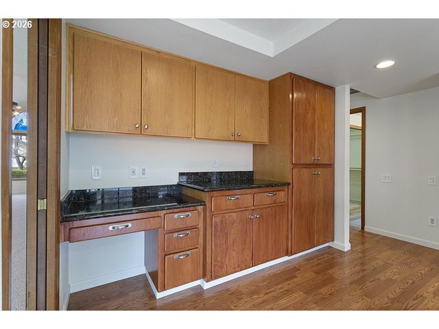 15638 Ne RUSSELL Pl, Portland, OR 97230