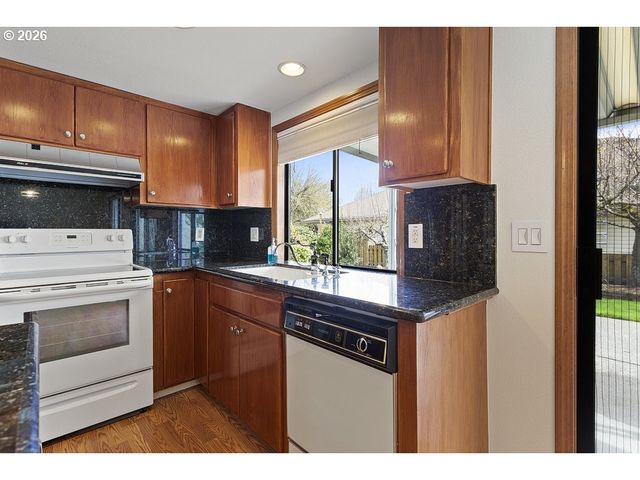 15638 Ne RUSSELL Pl, Portland, OR 97230