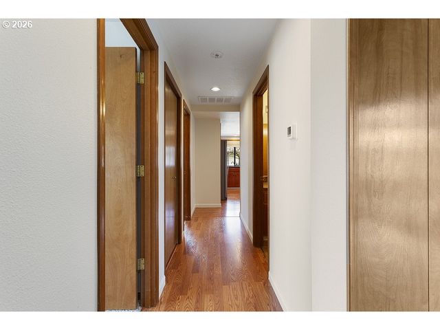 15638 Ne RUSSELL Pl, Portland, OR 97230