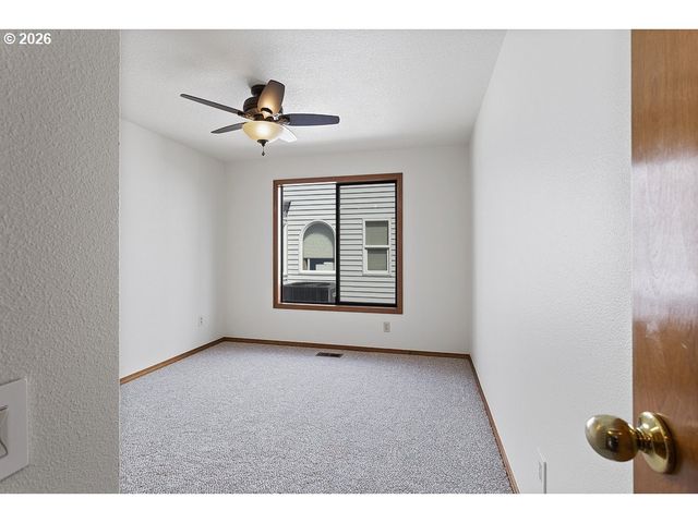 15638 Ne RUSSELL Pl, Portland, OR 97230