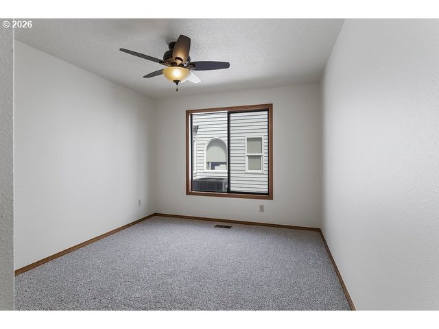 15638 Ne RUSSELL Pl, Portland, OR 97230