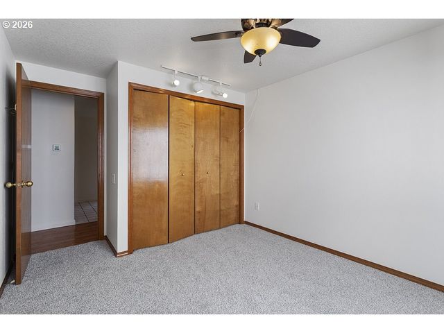 15638 Ne RUSSELL Pl, Portland, OR 97230