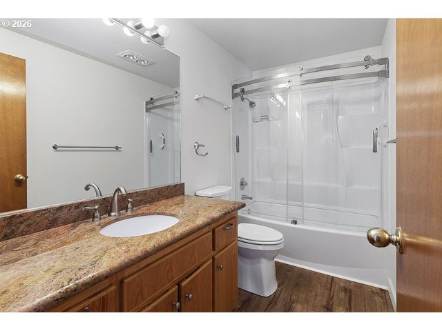 15638 Ne RUSSELL Pl, Portland, OR 97230