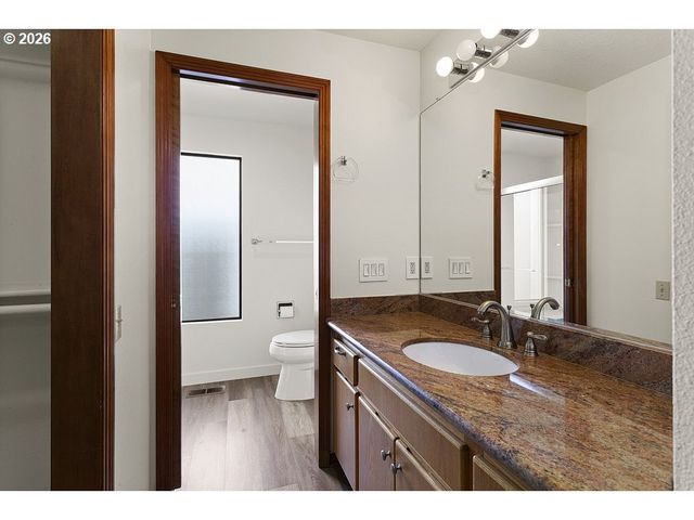 15638 Ne RUSSELL Pl, Portland, OR 97230