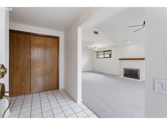 15638 Ne RUSSELL Pl, Portland, OR 97230