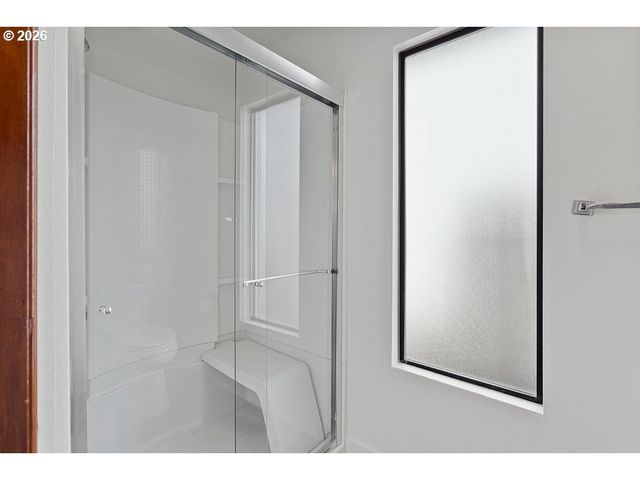 15638 Ne RUSSELL Pl, Portland, OR 97230