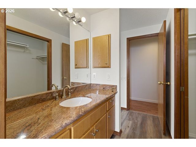 15638 Ne RUSSELL Pl, Portland, OR 97230