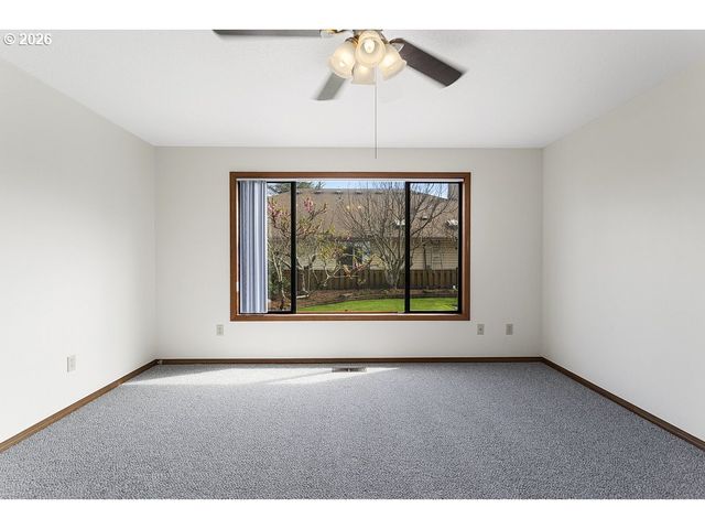 15638 Ne RUSSELL Pl, Portland, OR 97230