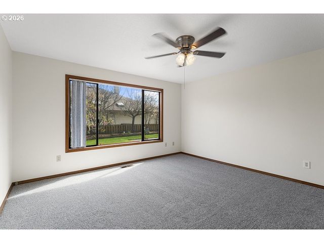 15638 Ne RUSSELL Pl, Portland, OR 97230