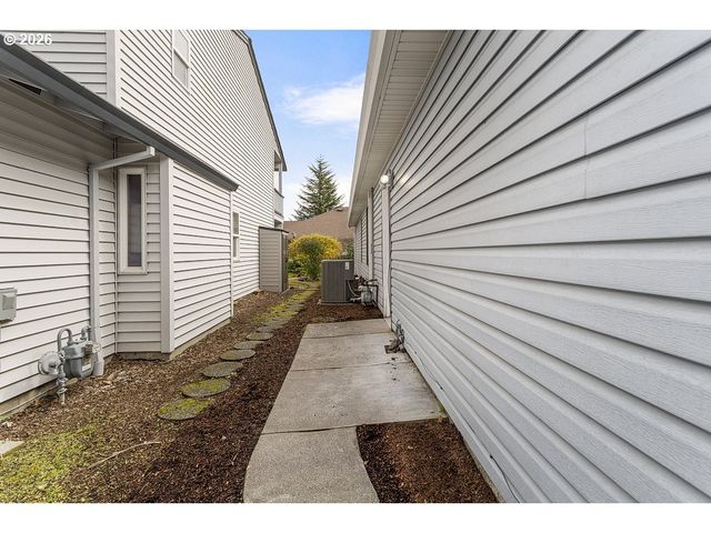 15638 Ne RUSSELL Pl, Portland, OR 97230