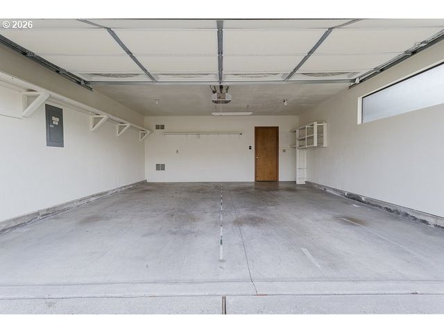 15638 Ne RUSSELL Pl, Portland, OR 97230