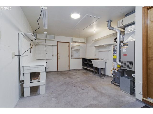 15638 Ne RUSSELL Pl, Portland, OR 97230