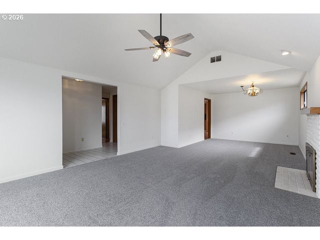 15638 Ne RUSSELL Pl, Portland, OR 97230