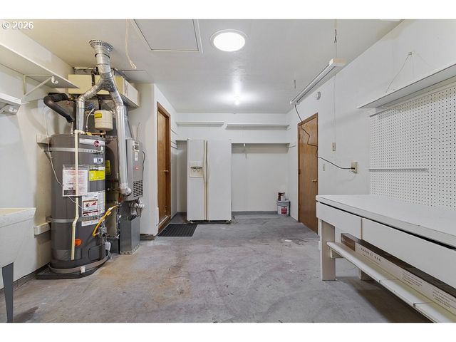 15638 Ne RUSSELL Pl, Portland, OR 97230