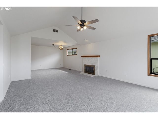 15638 Ne RUSSELL Pl, Portland, OR 97230