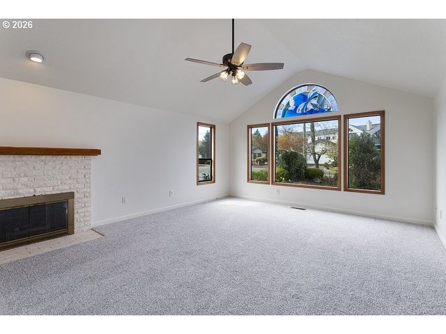 15638 Ne RUSSELL Pl, Portland, OR 97230