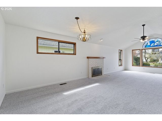 15638 Ne RUSSELL Pl, Portland, OR 97230