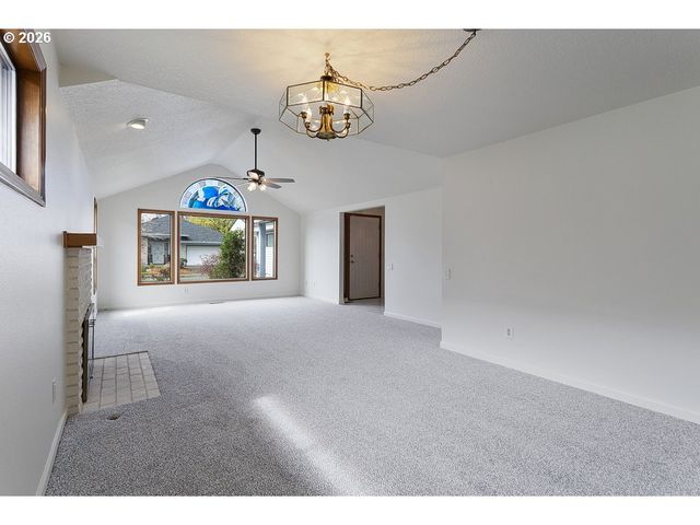 15638 Ne RUSSELL Pl, Portland, OR 97230