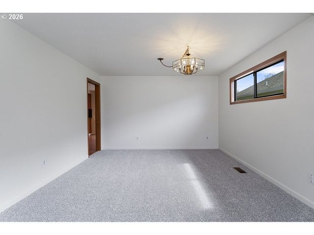 15638 Ne RUSSELL Pl, Portland, OR 97230