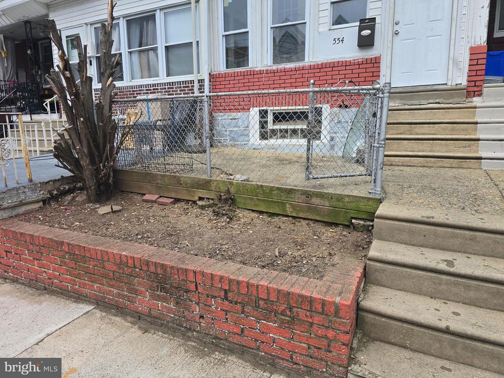 554 E CARVER ST, Philadelphia, PA 19120