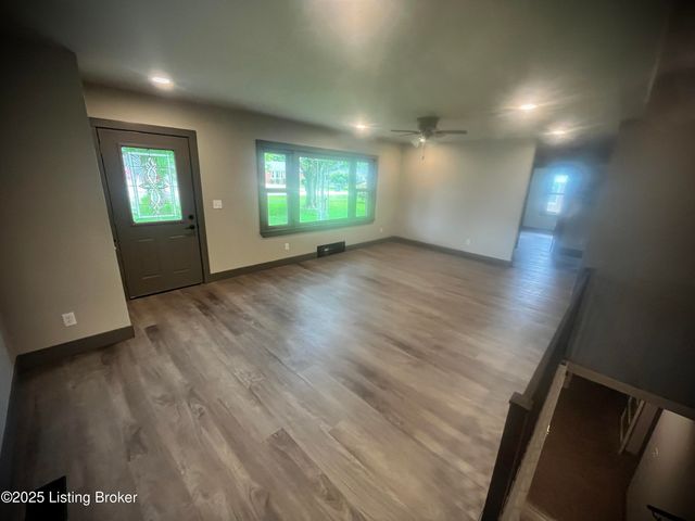 1057 Robin Rd, Radcliff, KY 40160