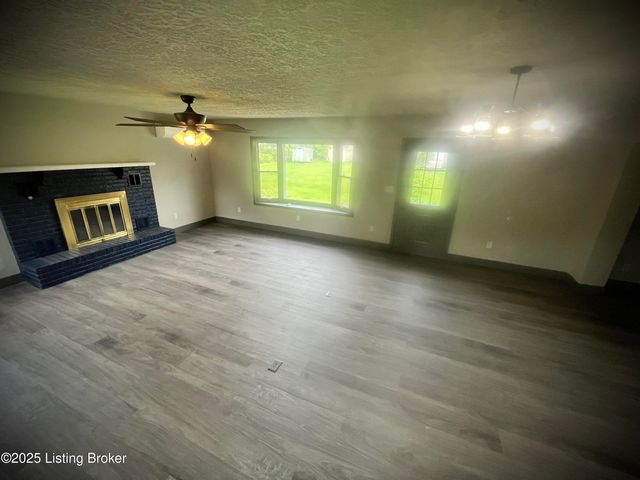 1057 Robin Rd, Radcliff, KY 40160