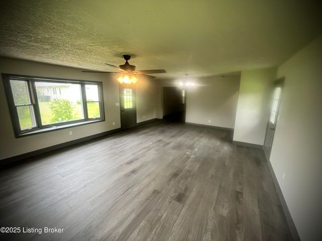 1057 Robin Rd, Radcliff, KY 40160