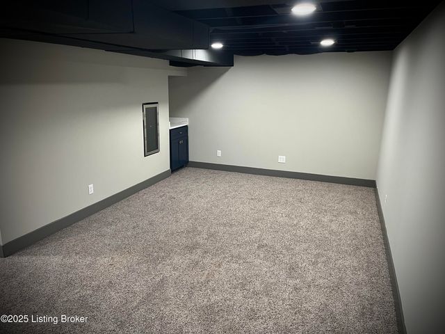1057 Robin Rd, Radcliff, KY 40160