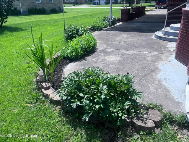 1057 Robin Rd, Radcliff, KY 40160