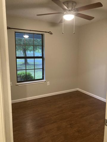 285 Willow Avenue, Freeport, FL 32439