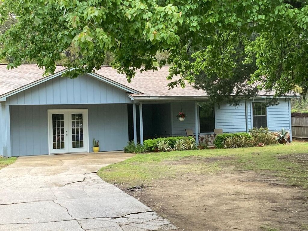285 Willow Avenue, Freeport, FL 32439