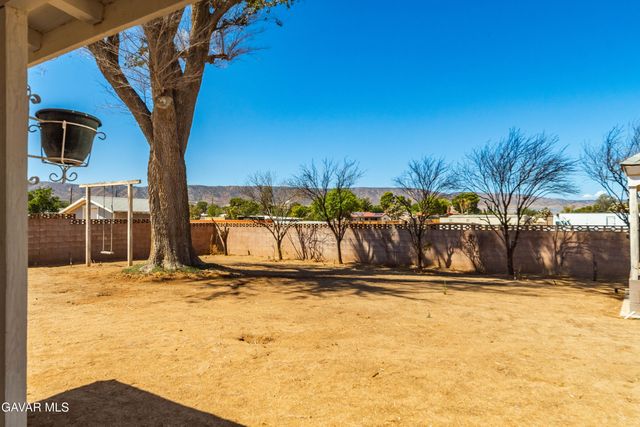 43037 50th Street West, Quartz Hill, CA 93536