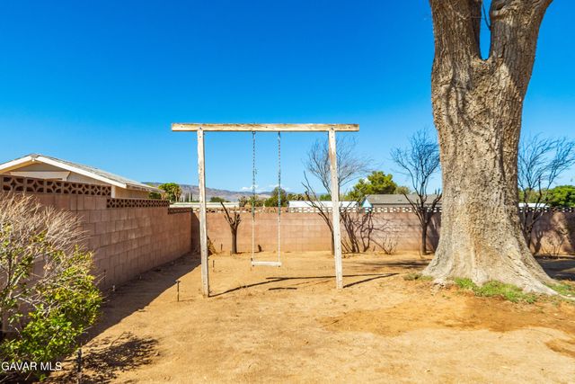 43037 50th Street West, Quartz Hill, CA 93536