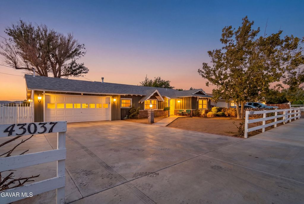 43037 50th Street West, Quartz Hill, CA 93536