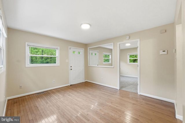 8402 SLEEPY HOLLOW RD, Fort Washington, MD 20744