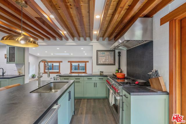 702 Navy Street, Santa Monica, CA 90405
