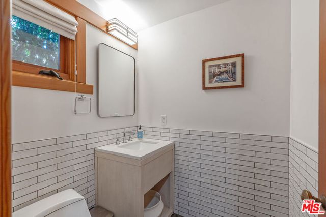 702 Navy Street, Santa Monica, CA 90405