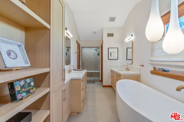 702 Navy Street, Santa Monica, CA 90405