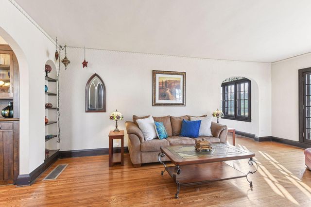 300 E Diamond Lake Road, Minneapolis, MN 55419