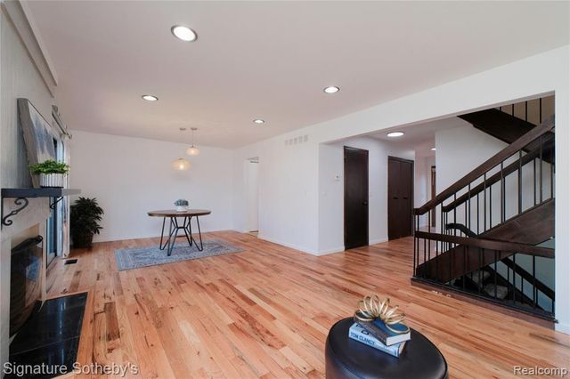 5188 W Richard Run, West Bloomfield, MI 48322